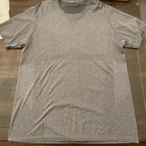 Men’s lululemon shirt